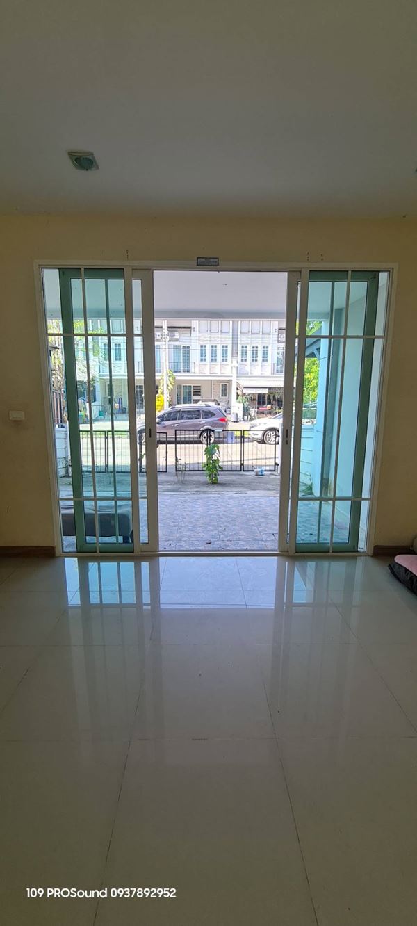 ขายทาวน์เฮ้าส์ 3 ชั้น โกลเด้น ทาวน์ ลาดพร้าว-เกษตรนวมินทร์ ซอยนวมินทร์ 42 เหมาะสำหรับทั้งอยู่อาศัย หรือทำสตูดิโอออฟฟิต